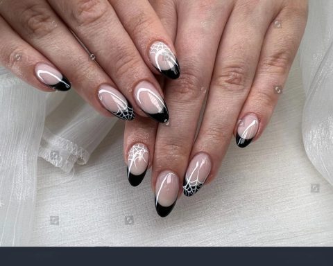 black french tip nails